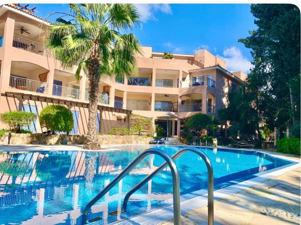 Paradise Retreat Paphos Apartment Ngoại thất bức ảnh