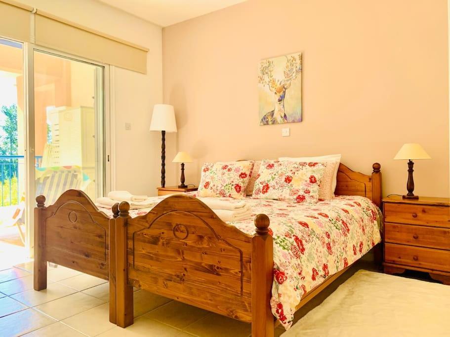 Paradise Retreat Paphos Apartment Ngoại thất bức ảnh