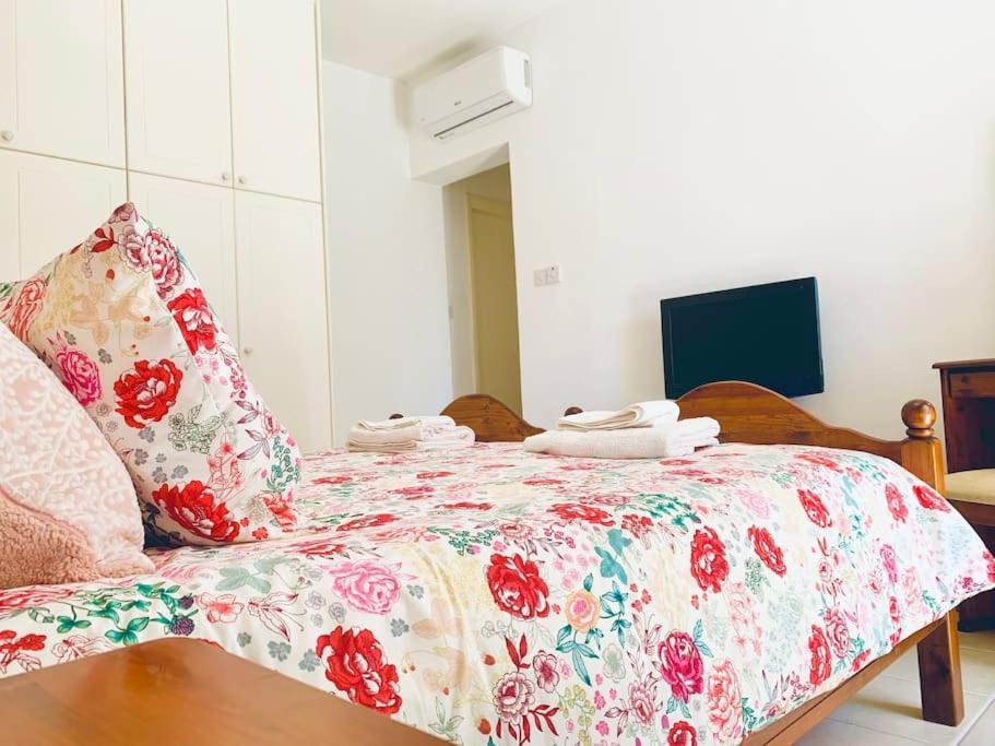 Paradise Retreat Paphos Apartment Ngoại thất bức ảnh