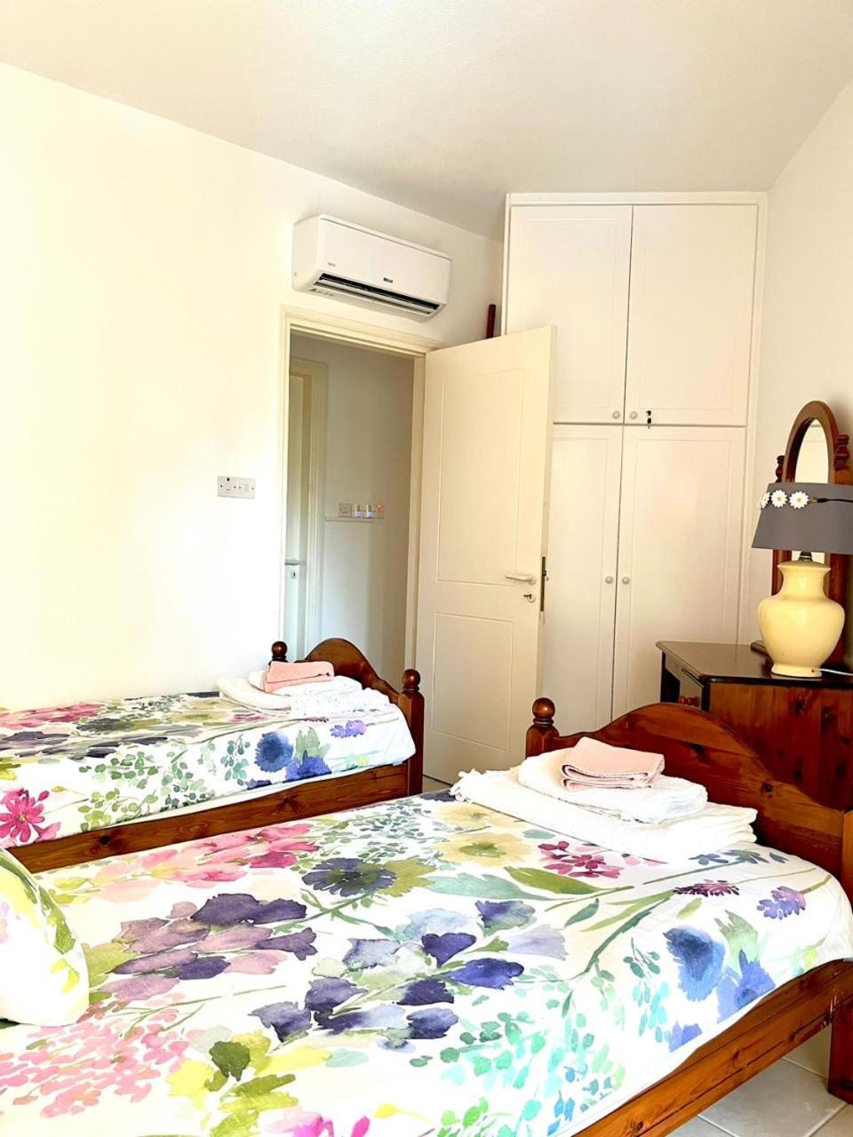 Paradise Retreat Paphos Apartment Ngoại thất bức ảnh