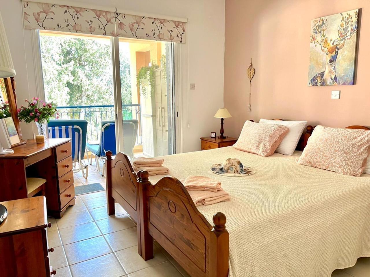 Paradise Retreat Paphos Apartment Ngoại thất bức ảnh