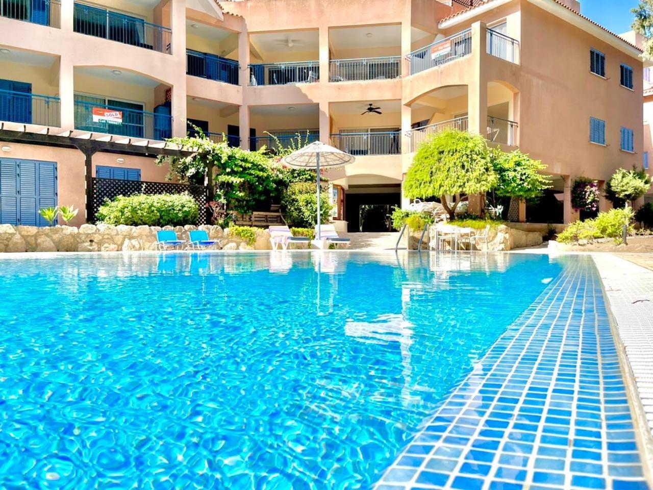 Paradise Retreat Paphos Apartment Ngoại thất bức ảnh